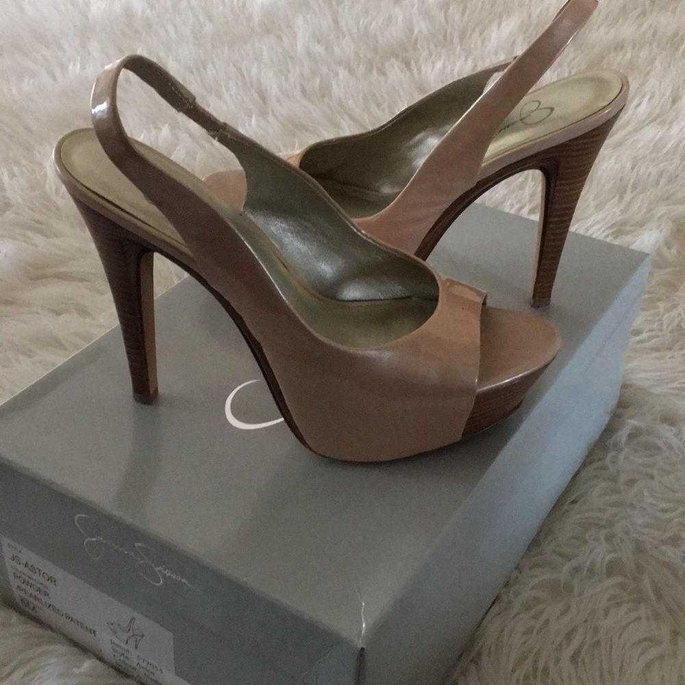 Jessica Simpson pumps